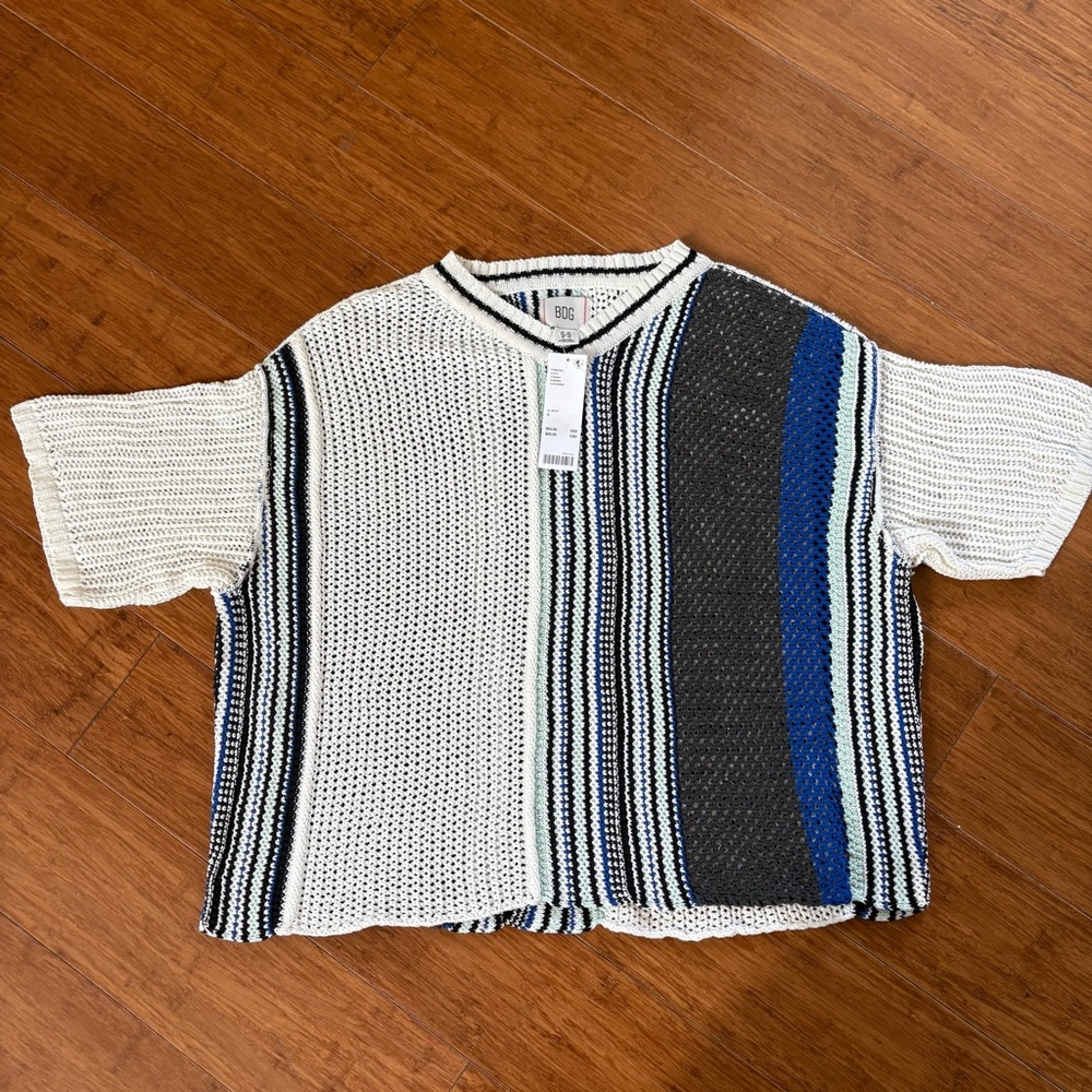 NWT URBAN OUTFITTERS BOXY CROPPED KNIT STRIPE TEE WHITE & BLUE SMALL NEVER WORN